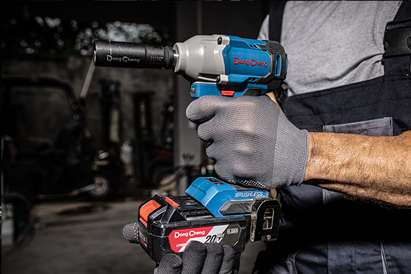 The 4 Benefits of a Cordless Impact Wrench